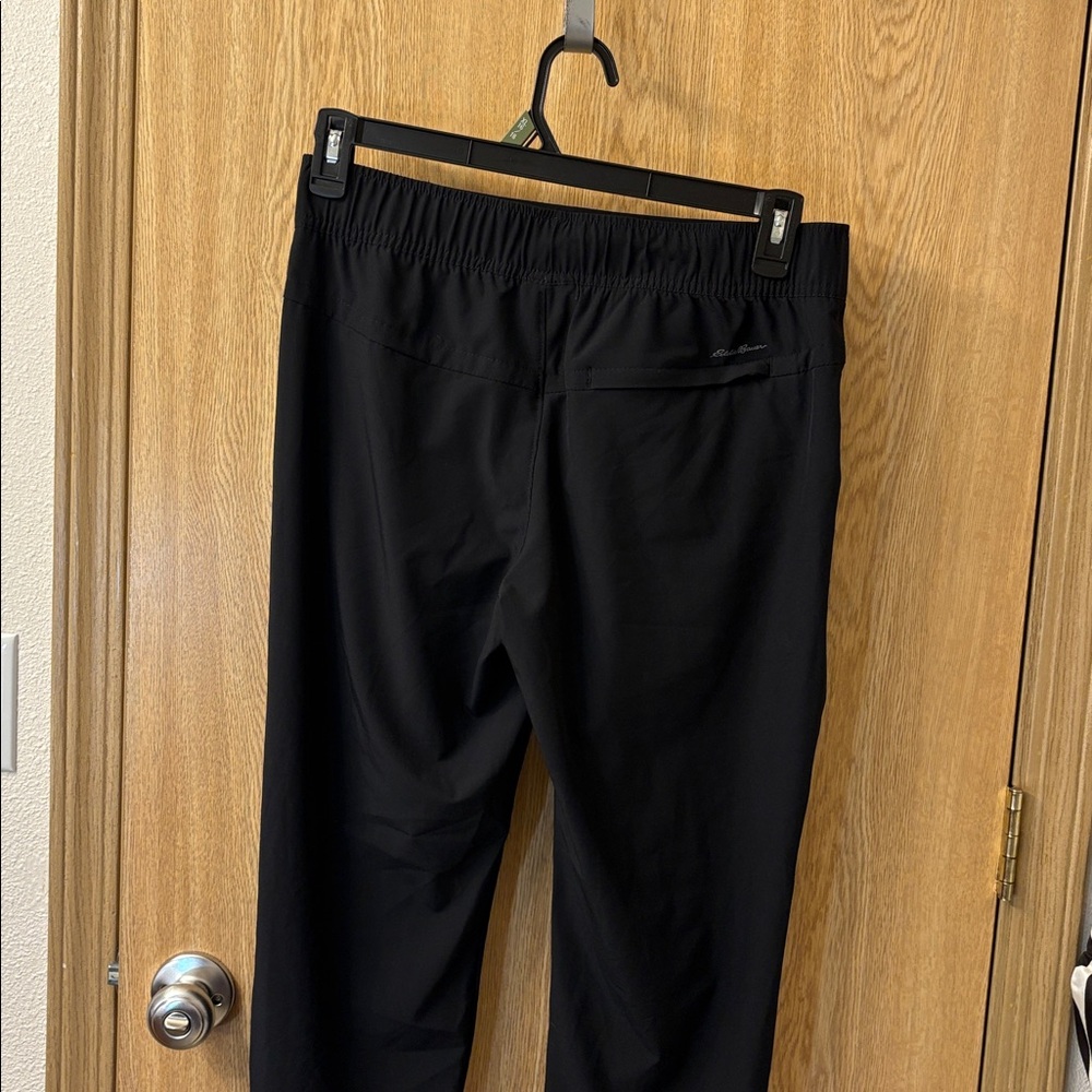 Eddie Bauer Women's Traveler Ankle Pants - Picture 4 of 4
